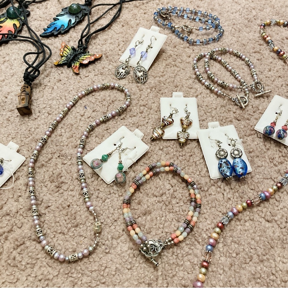 FREE GIFT WITH EVERY PURCHASE (Necklace, Bracelet, Earrings) - Picture 1 of 1